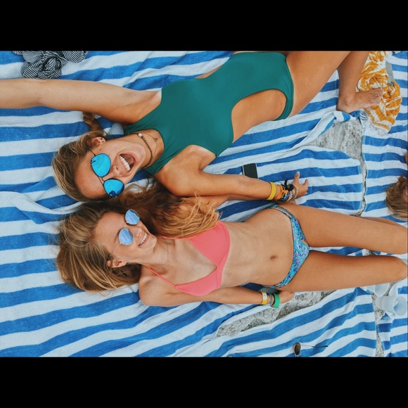 Green cutout one piece - Picture 3 of 4